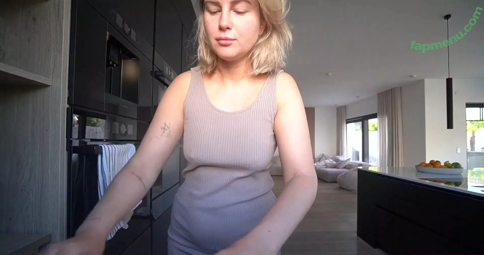 Maren Wolf nude photo #0421 (jellwolffree / marenwolf)