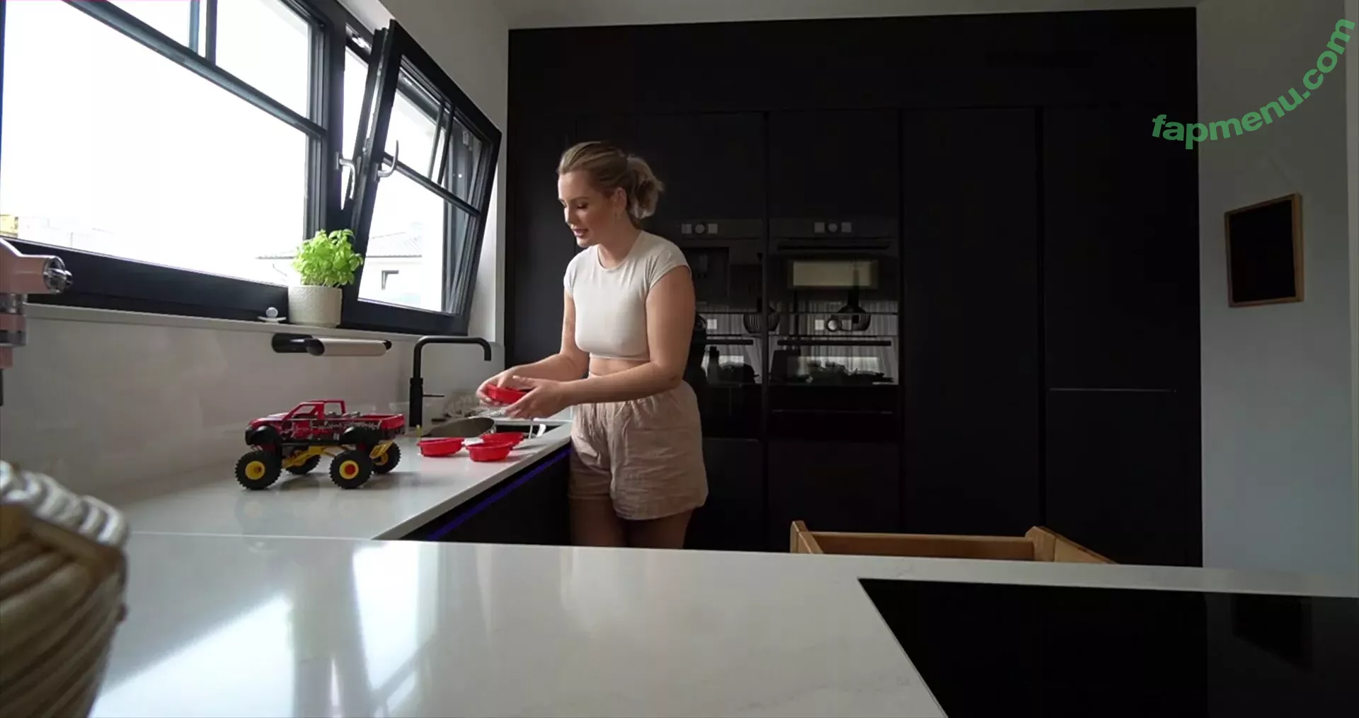 Maren Wolf nude photo #0557 (jellwolffree / marenwolf)