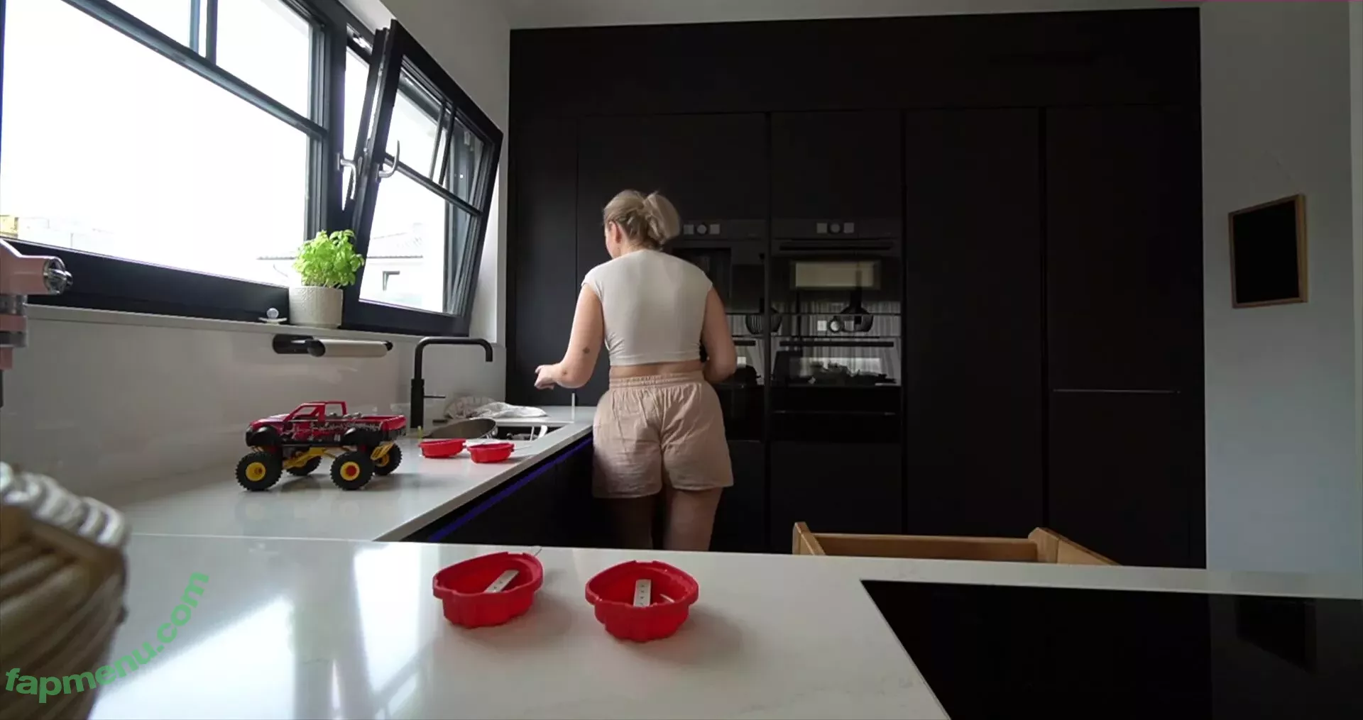 Maren Wolf nude photo #0558 (jellwolffree / marenwolf)