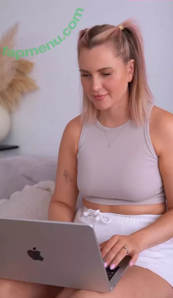 Maren Wolf nude photo #0616 (jellwolffree / marenwolf)