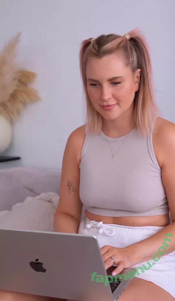 Maren Wolf nude photo #0618 (jellwolffree / marenwolf)