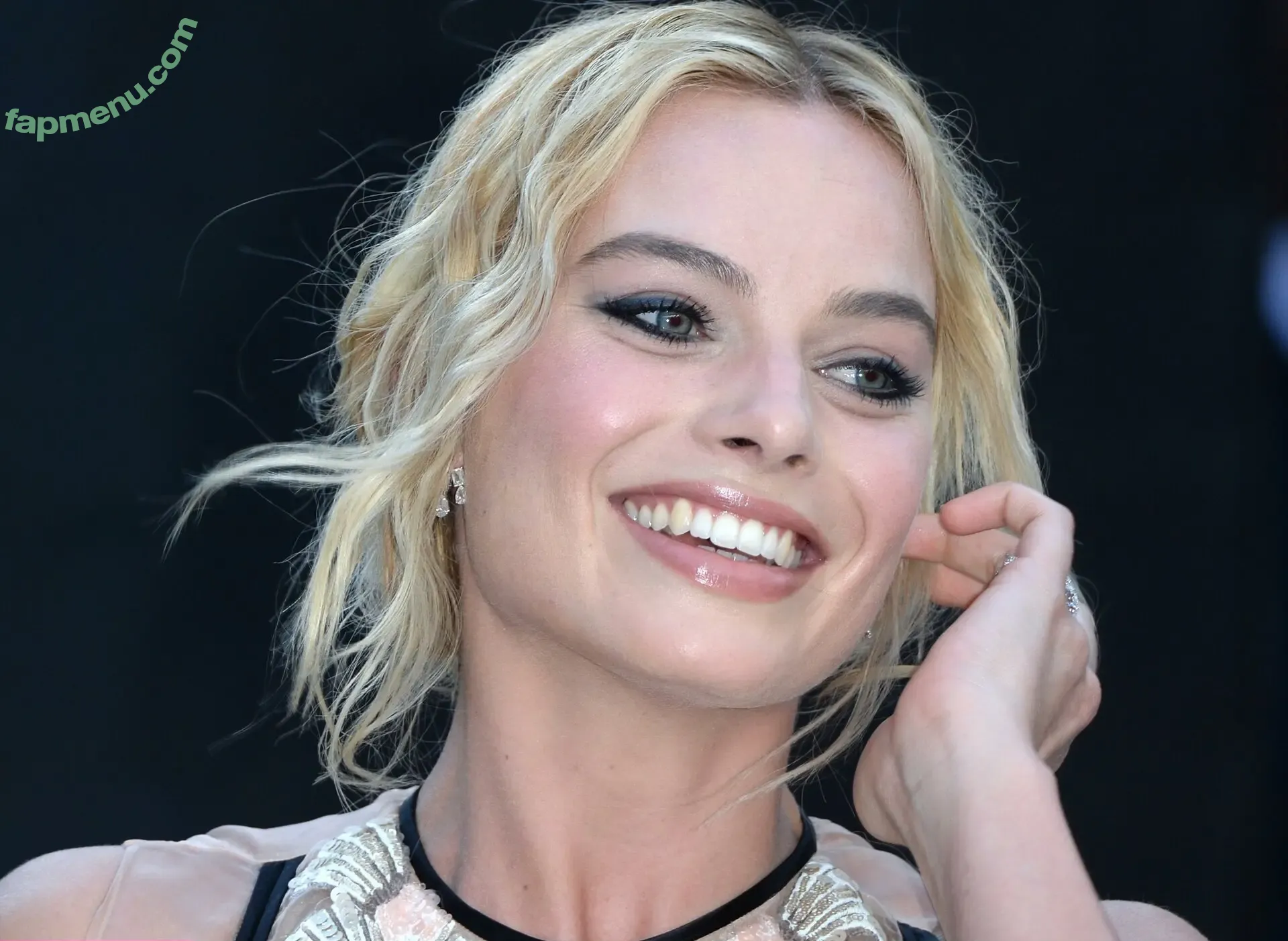 Margot Robbie nude photo #2180 (margotrobbie / margotrobbieofficial)