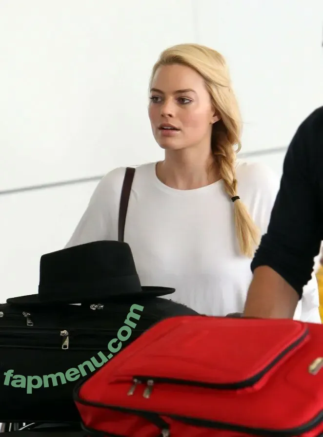 Margot Robbie nude photo #2310 (margotrobbie / margotrobbieofficial)