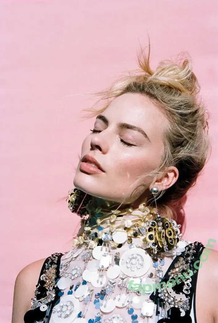 Margot Robbie nude photo #2551 (margotrobbie / margotrobbieofficial)