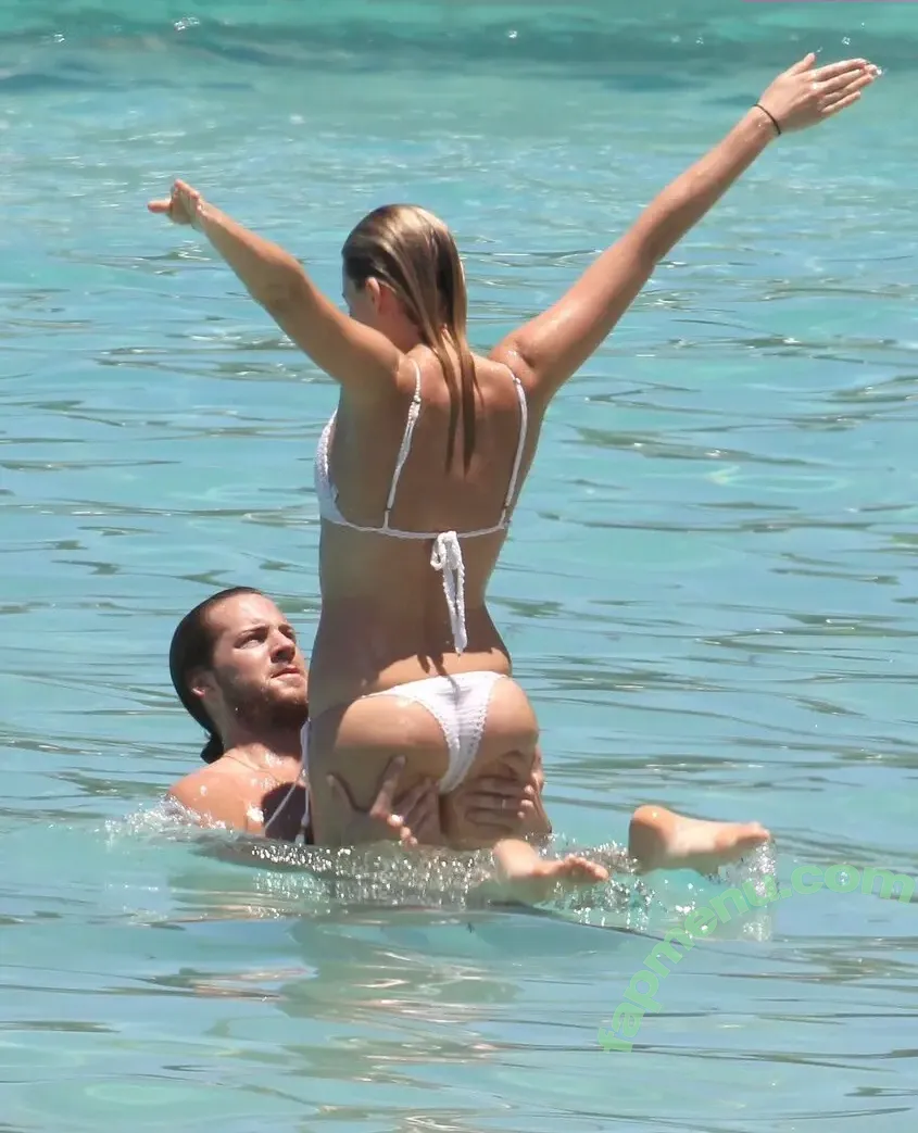 Margot Robbie nude photo #2612 (margotrobbie / margotrobbieofficial)