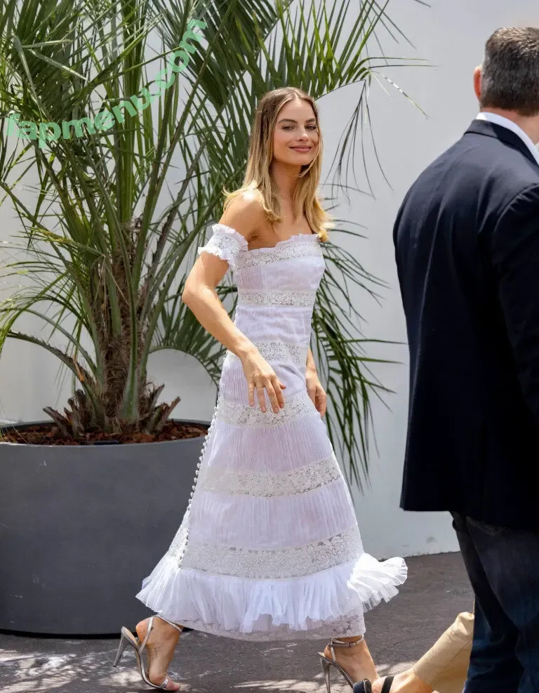 Margot Robbie nude photo #2772 (margotrobbie / margotrobbieofficial)