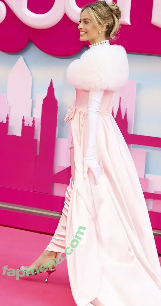 Margot Robbie nude photo #2778 (margotrobbie / margotrobbieofficial)