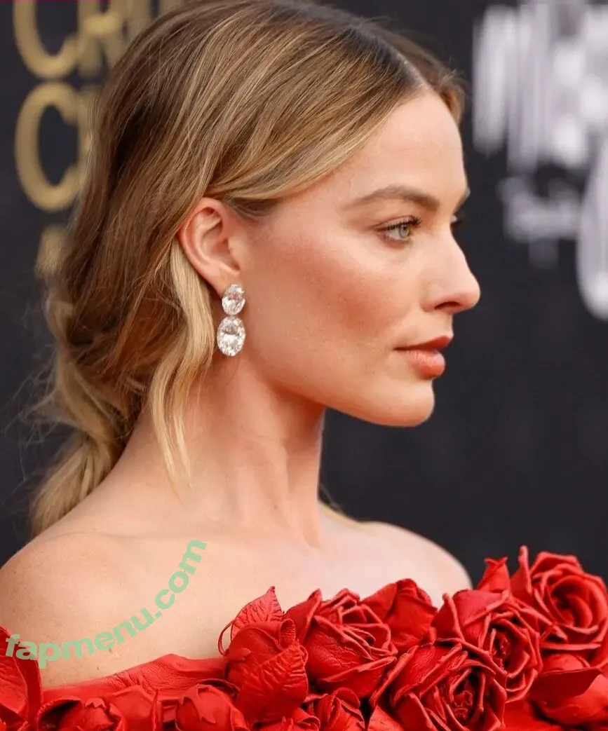 Margot Robbie nude photo #2859 (margotrobbie / margotrobbieofficial)