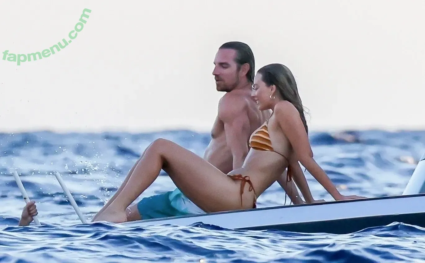 Margot Robbie nude photo #2894 (margotrobbie / margotrobbieofficial)