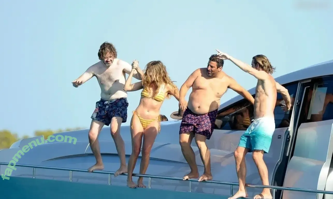 Margot Robbie nude photo #2898 (margotrobbie / margotrobbieofficial)