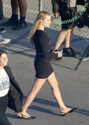 Margot Robbie / margotrobbie / margotrobbieofficial nude photo #3572