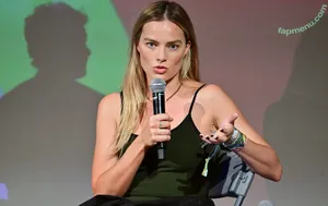 Margot Robbie / margotrobbie / margotrobbieofficial nude photo #3620