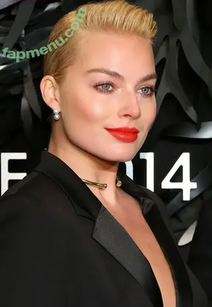 Margot Robbie / margotrobbie / margotrobbieofficial nude photo #3679