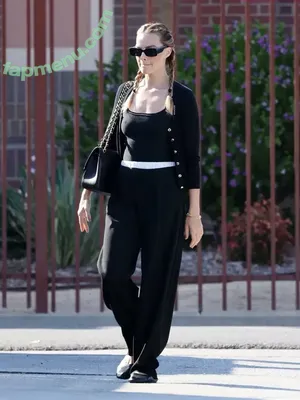 Margot Robbie / margotrobbie / margotrobbieofficial nude photo #3693