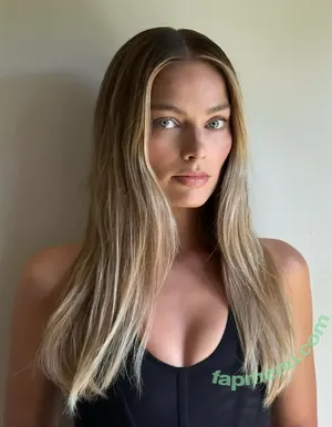 Margot Robbie / margotrobbie / margotrobbieofficial nude photo #3698