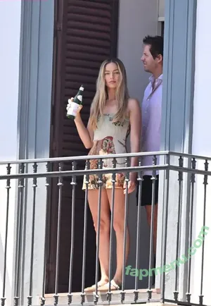 Margot Robbie / margotrobbie / margotrobbieofficial nude photo #3706