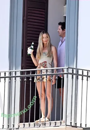 Margot Robbie / margotrobbie / margotrobbieofficial nude photo #3712