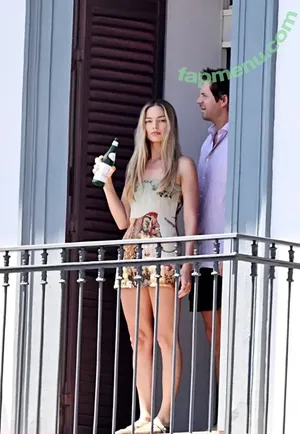 Margot Robbie / margotrobbie / margotrobbieofficial nude photo #3737