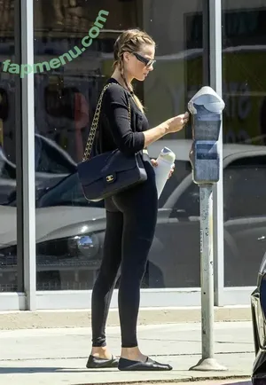 Margot Robbie / margotrobbie / margotrobbieofficial nude photo #3755