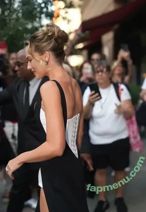 Margot Robbie / margotrobbieofficial nude photo #3983