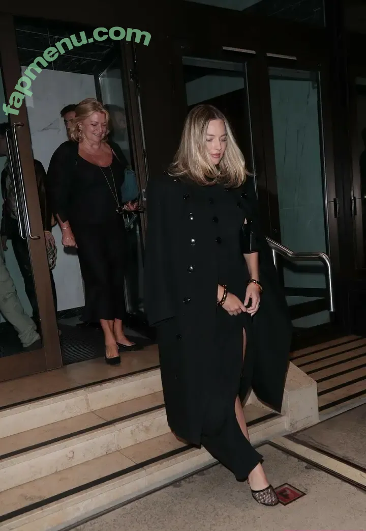 Margot Robbie nude photo #3011 (margotrobbie / margotrobbieofficial)