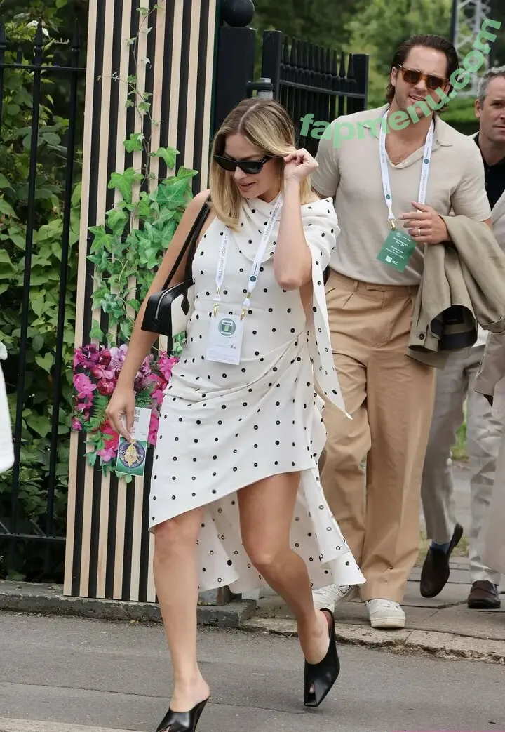 Margot Robbie nude photo #3037 (margotrobbie / margotrobbieofficial)