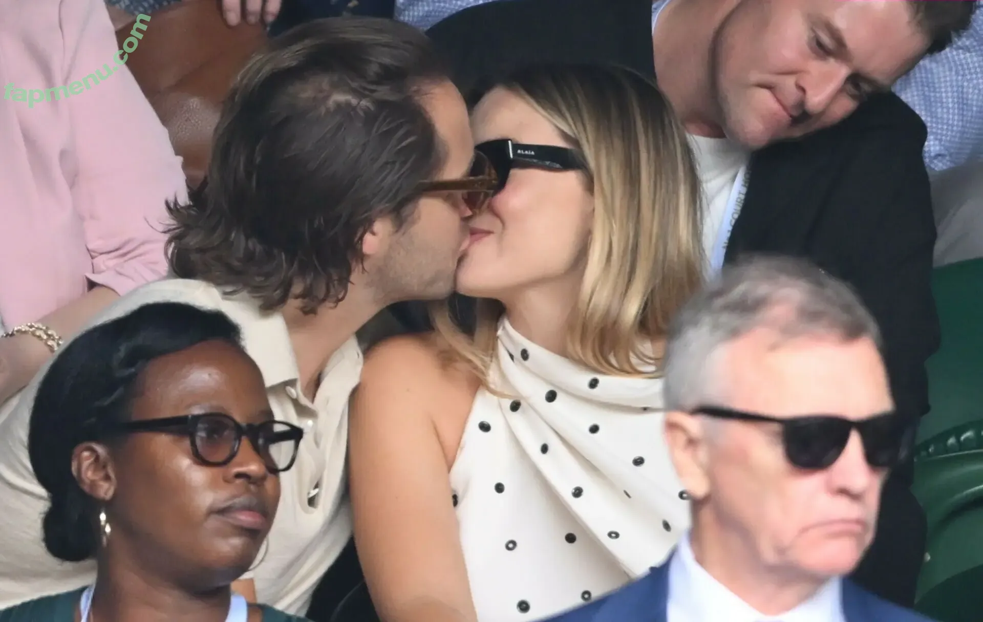 Margot Robbie nude photo #3044 (margotrobbie / margotrobbieofficial)