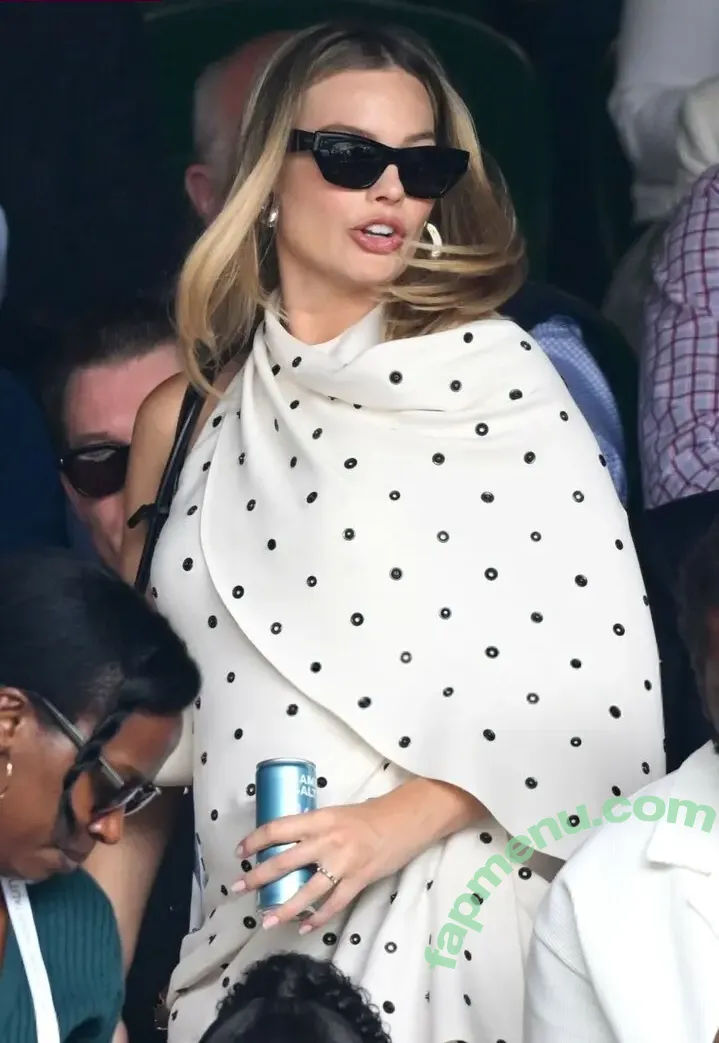 Margot Robbie nude photo #3045 (margotrobbie / margotrobbieofficial)