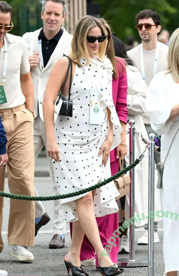 Margot Robbie nude photo #3053 (margotrobbie / margotrobbieofficial)