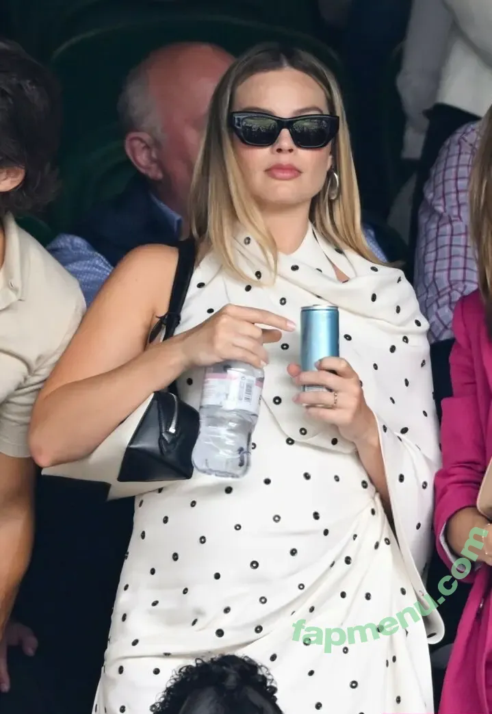 Margot Robbie nude photo #3075 (margotrobbie / margotrobbieofficial)