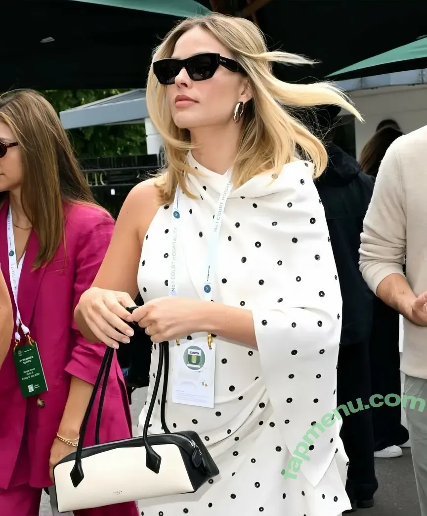 Margot Robbie nude photo #3081 (margotrobbie / margotrobbieofficial)