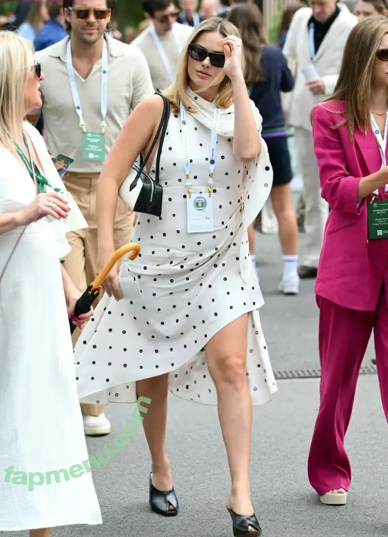 Margot Robbie nude photo #3082 (margotrobbie / margotrobbieofficial)