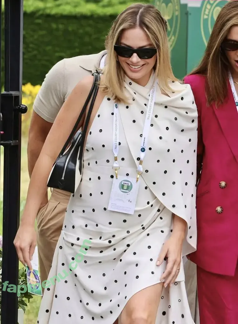 Margot Robbie nude photo #3083 (margotrobbie / margotrobbieofficial)