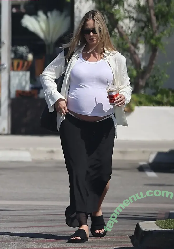 Margot Robbie nude photo #3156 (margotrobbie / margotrobbieofficial)