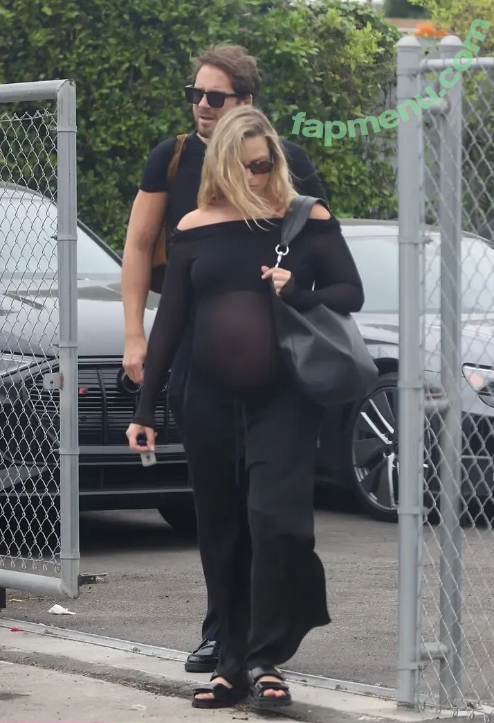 Margot Robbie nude photo #3195 (margotrobbie / margotrobbieofficial)