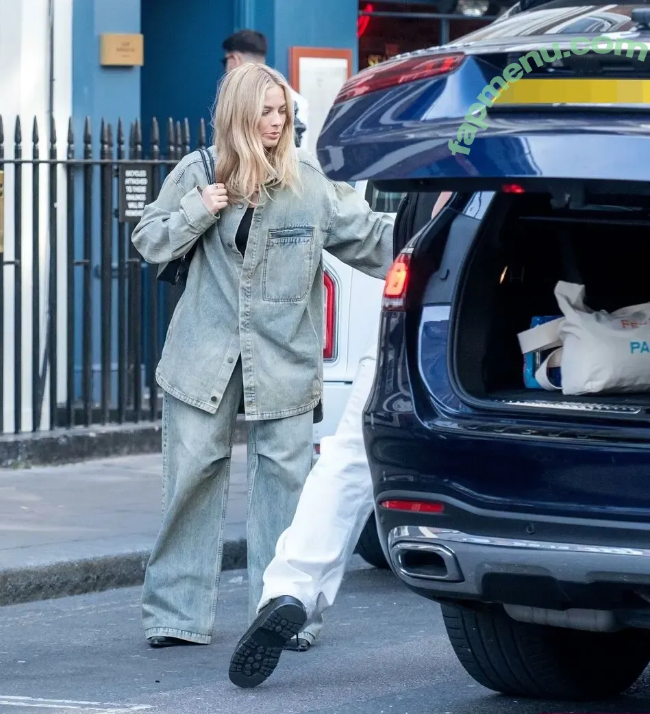 Margot Robbie nude photo #3475 (margotrobbie / margotrobbieofficial)