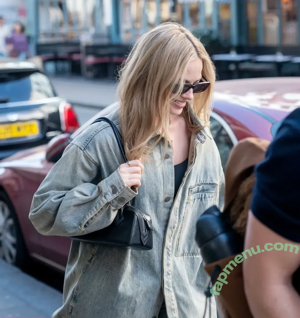 Margot Robbie nude photo #3476 (margotrobbie / margotrobbieofficial)