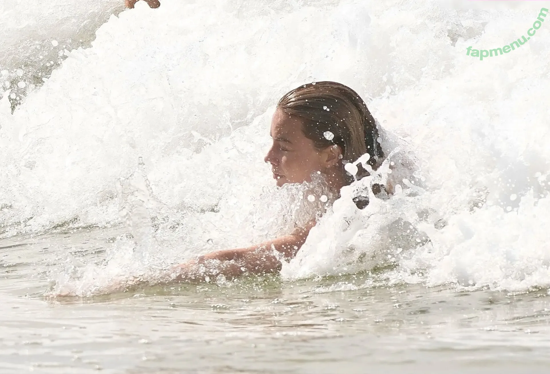 Margot Robbie nude photo #3503 (margotrobbie / margotrobbieofficial)