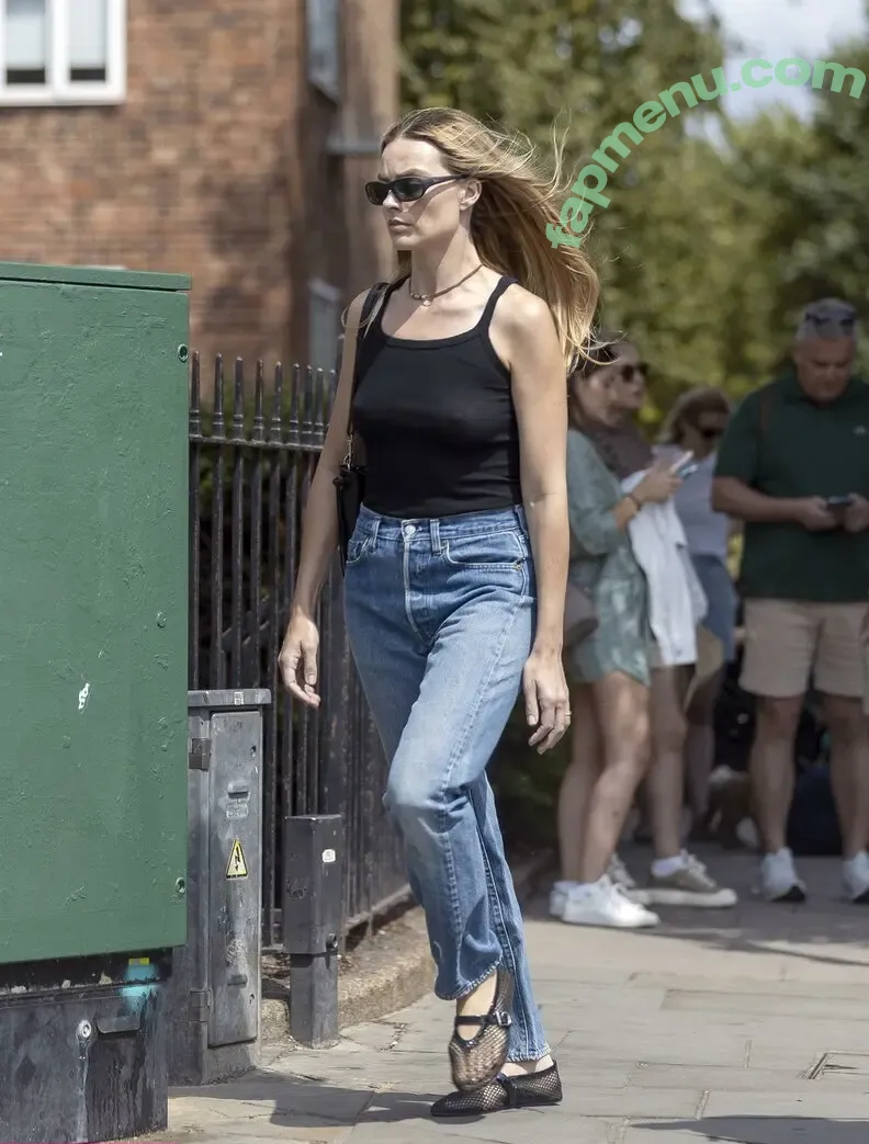 Margot Robbie nude photo #3651 (margotrobbie / margotrobbieofficial)