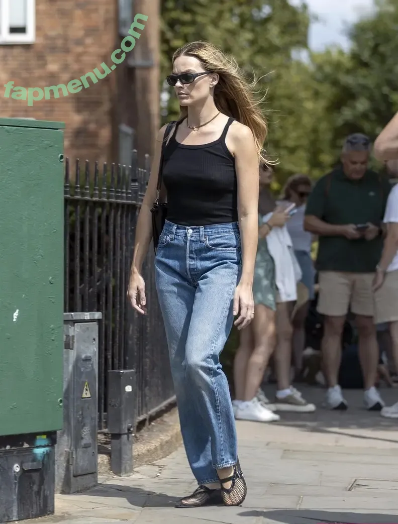 Margot Robbie nude photo #3667 (margotrobbie / margotrobbieofficial)