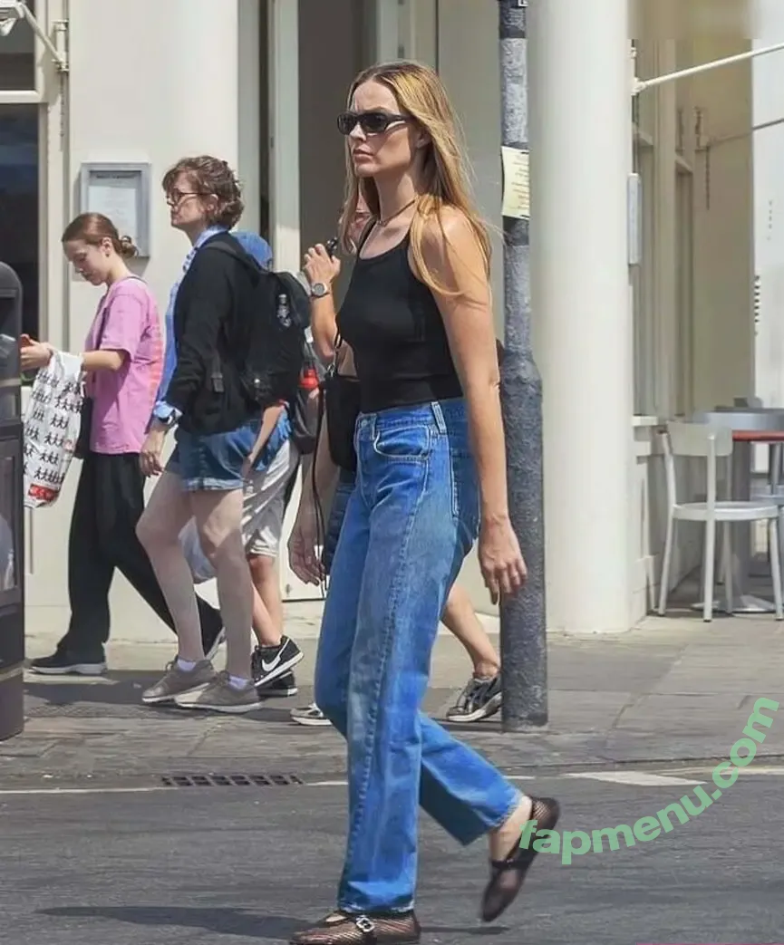 Margot Robbie nude photo #3670 (margotrobbie / margotrobbieofficial)