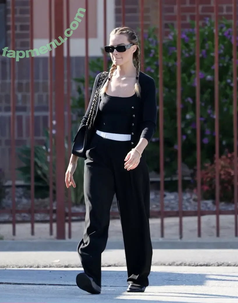 Margot Robbie nude photo #3692 (margotrobbie / margotrobbieofficial)