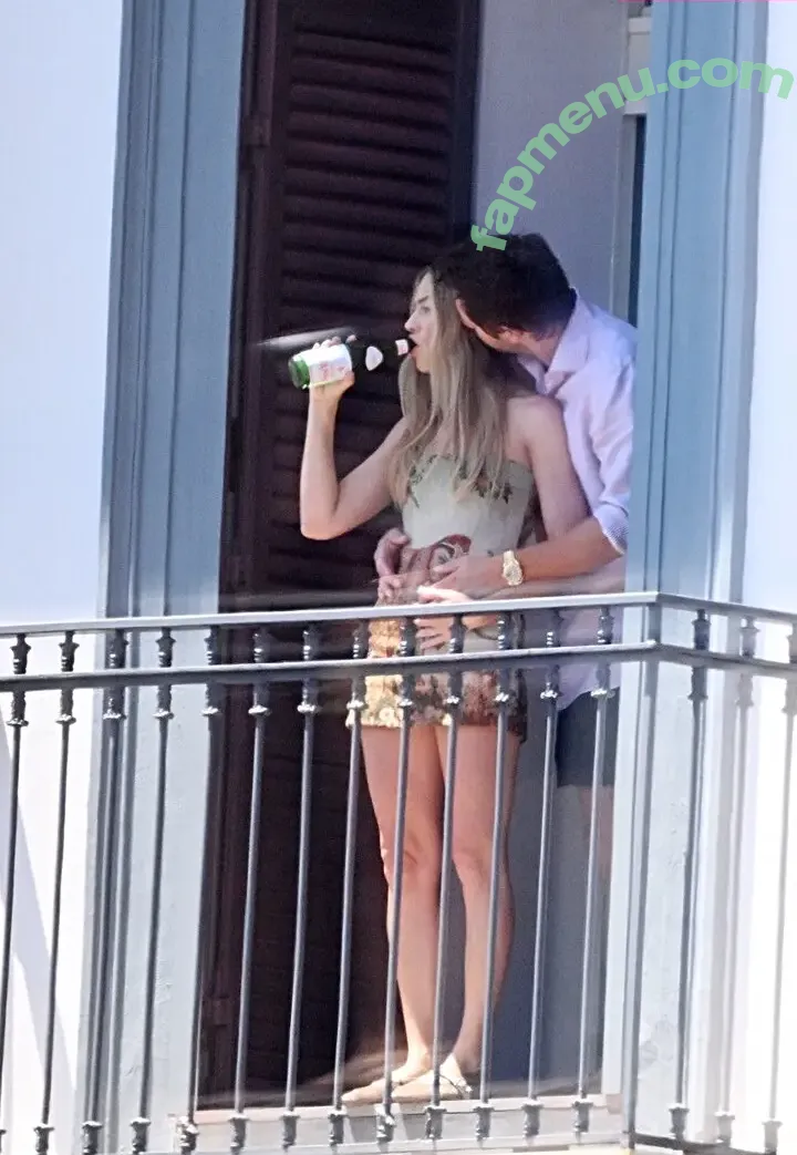 Margot Robbie nude photo #3701 (margotrobbie / margotrobbieofficial)