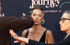 Margot Robbie / margotrobbieofficial nude photo #4063