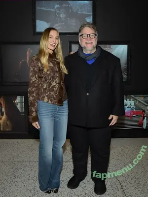 Margot Robbie / margotrobbieofficial nude photo #4100