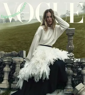 Margot Robbie / margotrobbie / margotrobbieofficial nude photo #4133