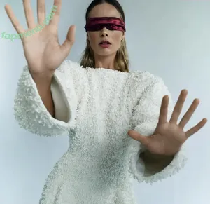 Margot Robbie / margotrobbie / margotrobbieofficial nude photo #4138