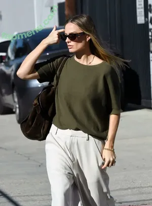 Margot Robbie / margotrobbie / margotrobbieofficial nude photo #4242