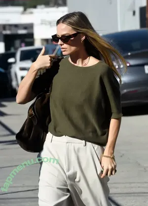 Margot Robbie / margotrobbie / margotrobbieofficial nude photo #4244