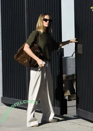 Margot Robbie / margotrobbie / margotrobbieofficial nude photo #4245